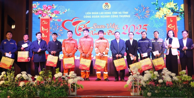 Chương trình “Tết sum vầy – Xuân ơn Đảng” năm 2025 ngành Công Thường Hà Tĩnh mang đến nhiều niềm vui, ấm áp cho đoàn viên, người lao động.